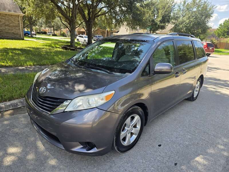 2014 Toyota Sienna LE 8-Passenger