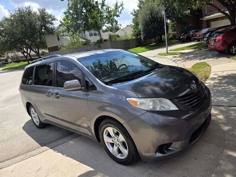 2015 Toyota Sienna LE Mobility 7-Passenger