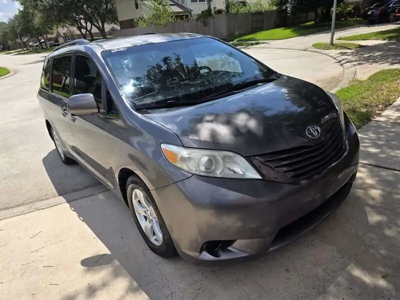 2015 Toyota Sienna LE Mobility 7-Passenger