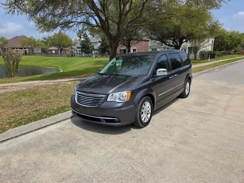 Used 2015 Chrysler Town & Country Limited Platinum front view