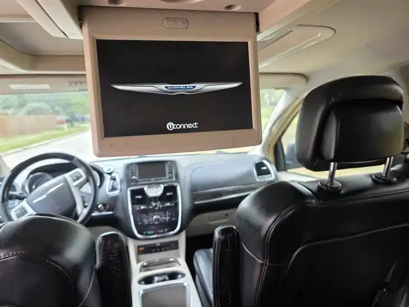 Used 2015 Chrysler Town & Country Limited Platinum interior