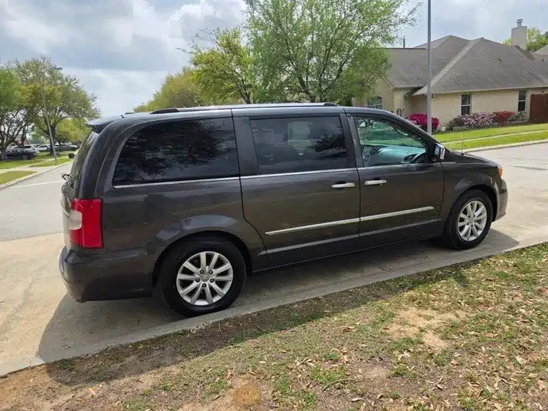 Used 2015 Chrysler Town & Country Limited Platinum side view