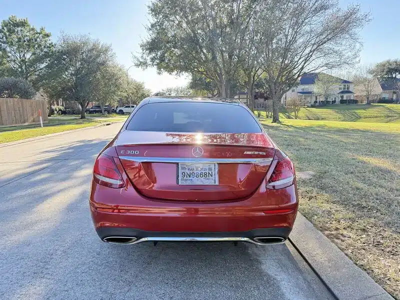 Stylish rear bumper and LED taillights of the E 300