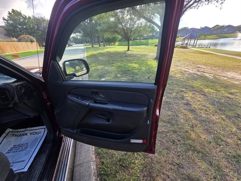 2004 Chevrolet Avalanche 1500 4dr 1500 Crew Cab SB