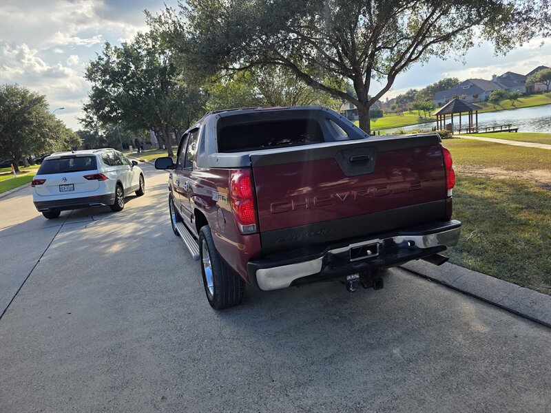 2004 Chevrolet Avalanche 1500 4dr 1500 Crew Cab SB