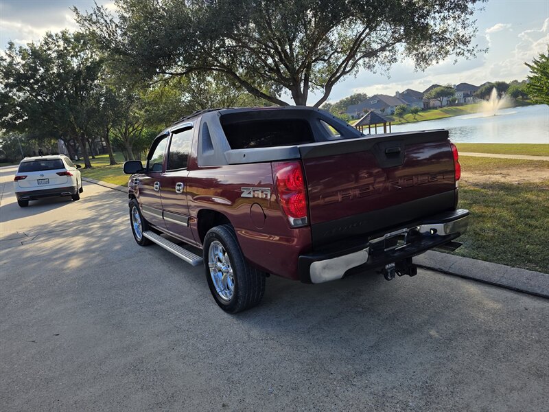 2004 Chevrolet Avalanche 1500 4dr 1500 Crew Cab SB