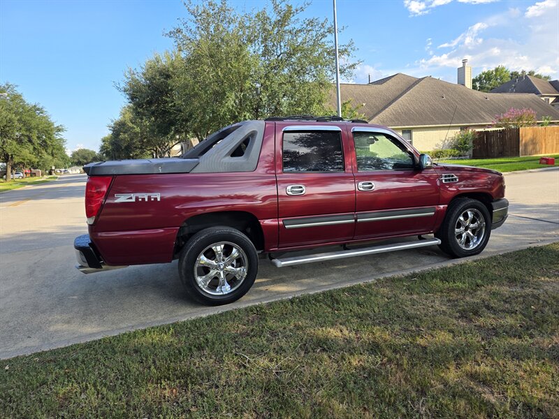 2004 Chevrolet Avalanche 1500 4dr 1500 Crew Cab SB