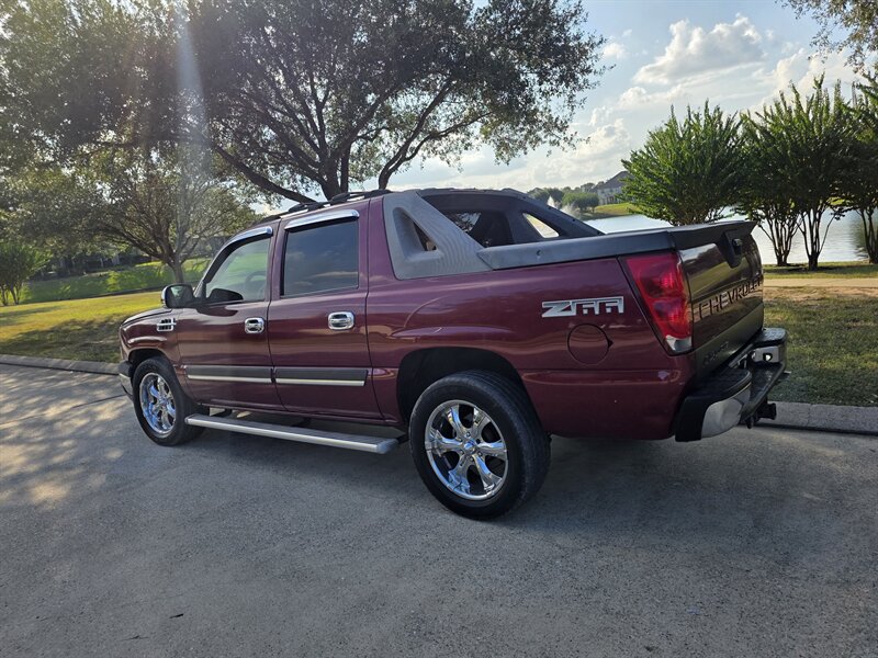 2004 Chevrolet Avalanche 1500 4dr 1500 Crew Cab SB