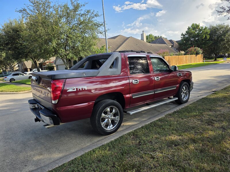2004 Chevrolet Avalanche 1500 4dr 1500 Crew Cab SB
