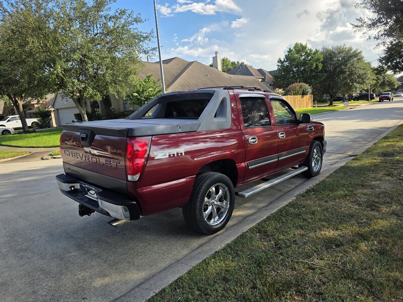2004 Chevrolet Avalanche 1500 4dr 1500 Crew Cab SB