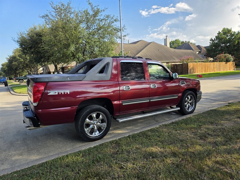 2004 Chevrolet Avalanche 1500 4dr 1500 Crew Cab SB