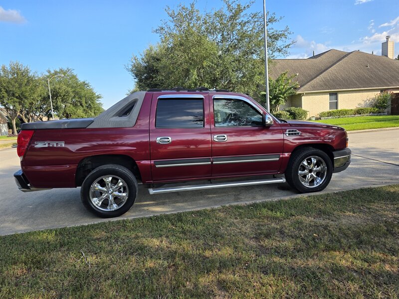 2004 Chevrolet Avalanche 1500 4dr 1500 Crew Cab SB