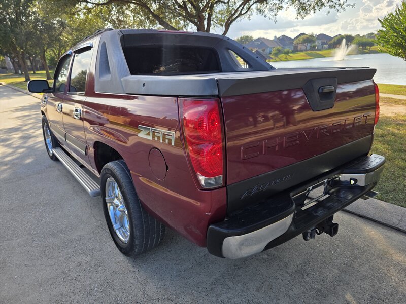 2004 Chevrolet Avalanche 1500 4dr 1500 Crew Cab SB