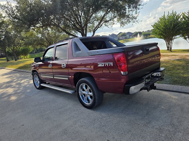 2004 Chevrolet Avalanche 1500 4dr 1500 Crew Cab SB