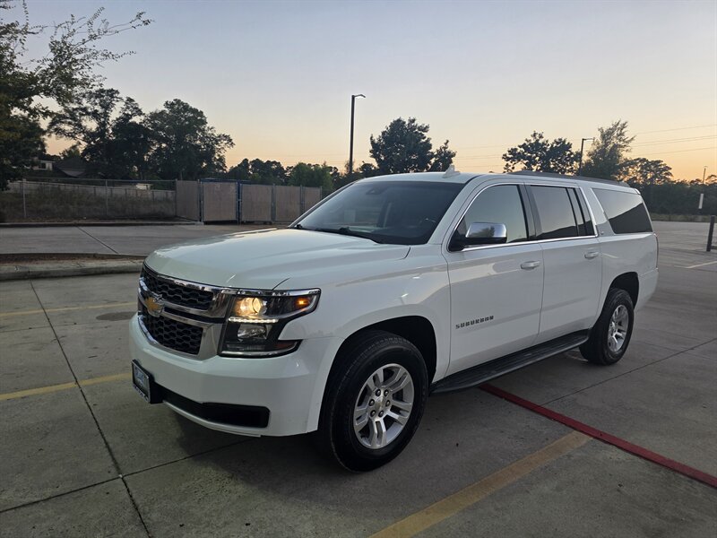2017 Chevrolet Suburban LT - Photo 29