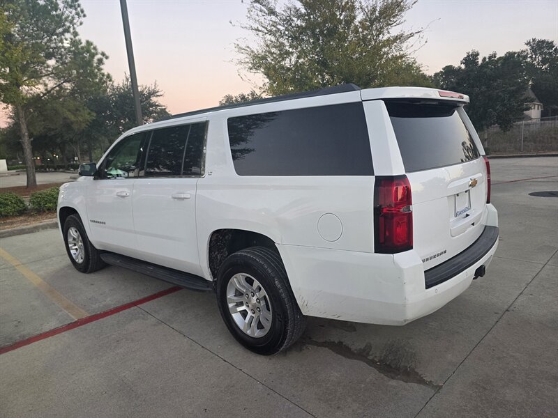 2017 Chevrolet Suburban LT - Photo 7
