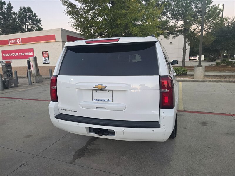 2017 Chevrolet Suburban LT - Photo 9