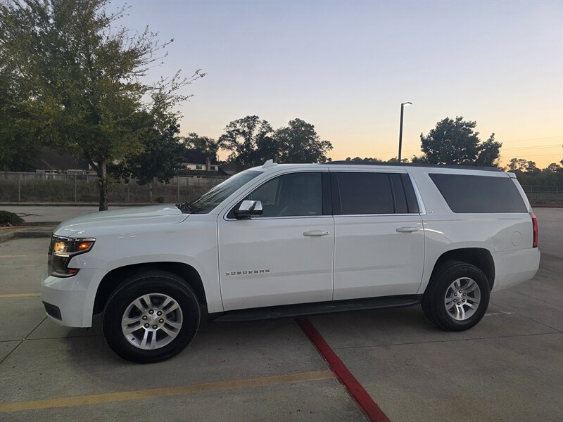 2017 Chevrolet Suburban LT - Photo 35