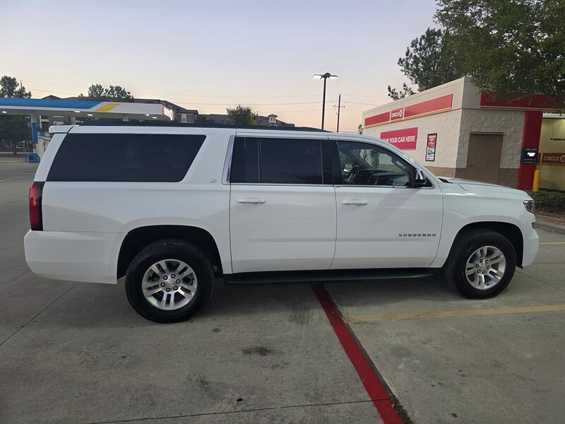 2017 Chevrolet Suburban LT - Photo 16