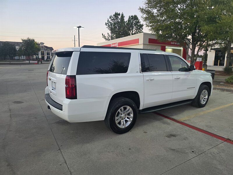 2017 Chevrolet Suburban LT - Photo 13