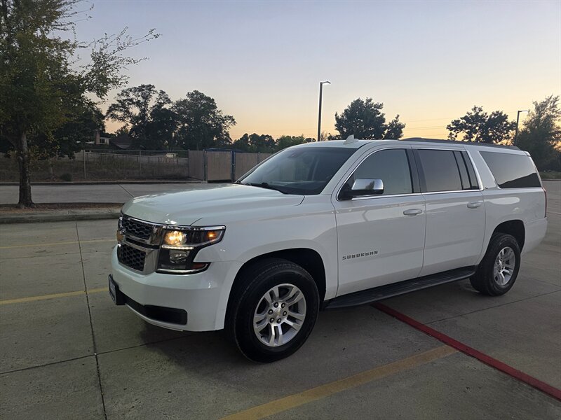 2017 Chevrolet Suburban LT - Photo 32