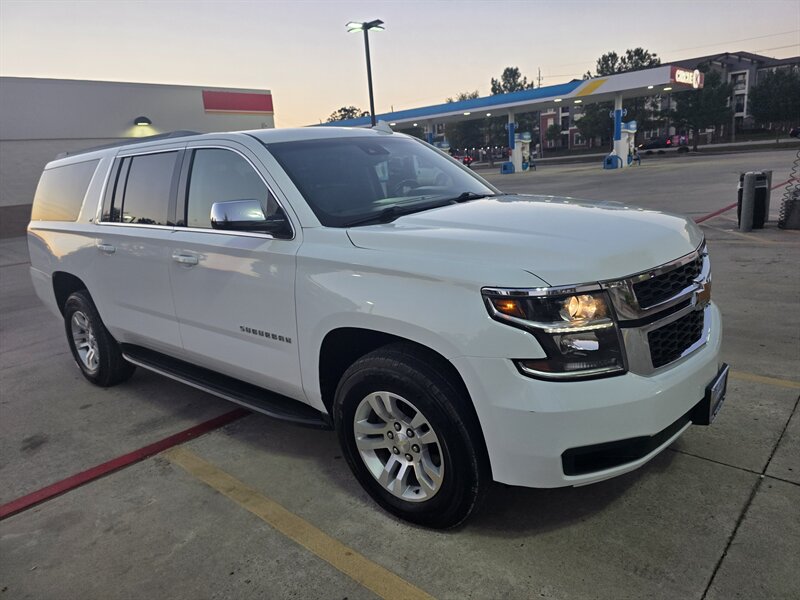 2017 Chevrolet Suburban LT - Photo 17