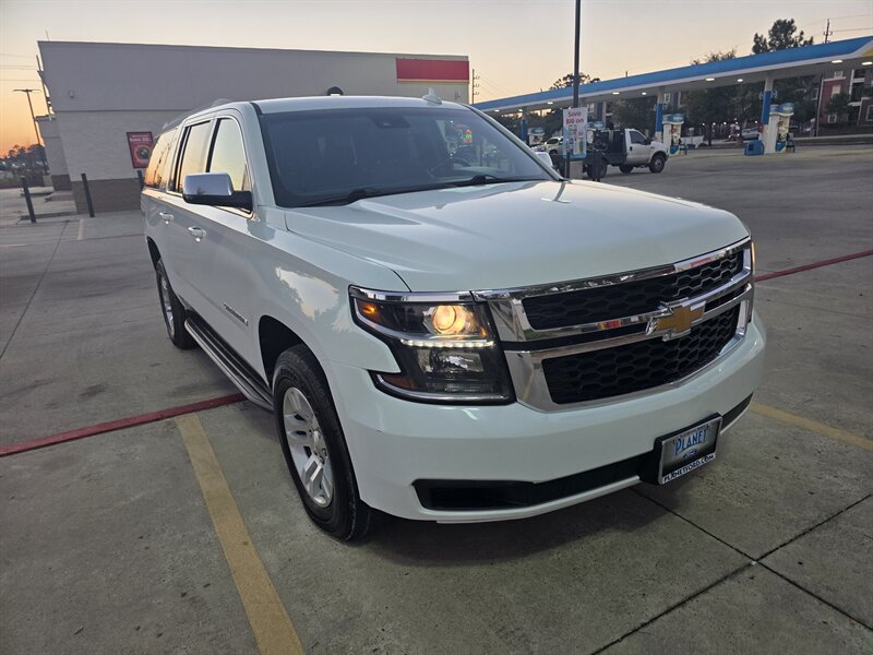 2017 Chevrolet Suburban LT - Photo 21