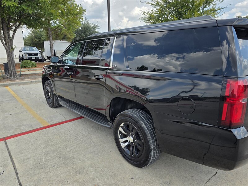 2015 Chevrolet Suburban LS - Photo 19
