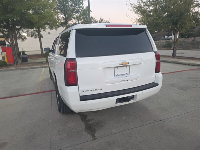 2017 Chevrolet Suburban LT - Photo 8