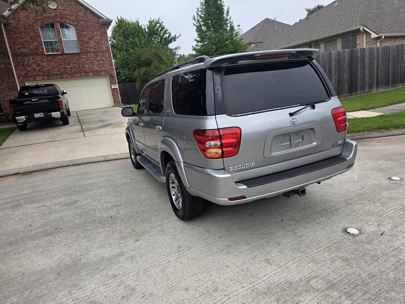 2004 Toyota Sequoia SR5