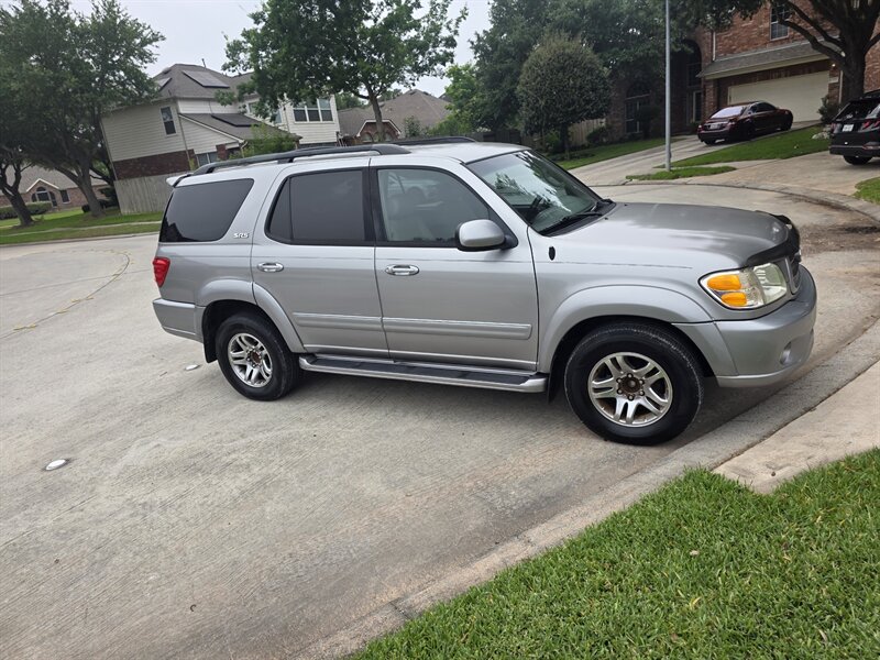 2004 Toyota Sequoia SR5