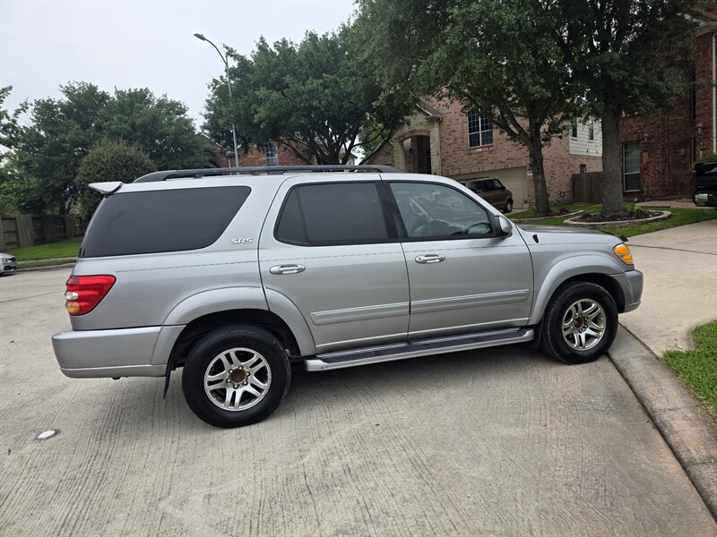 2004 Toyota Sequoia SR5