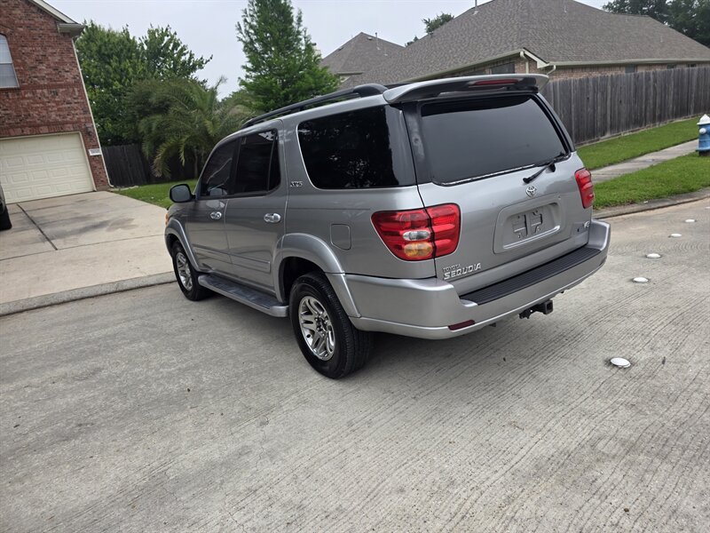 2004 Toyota Sequoia SR5