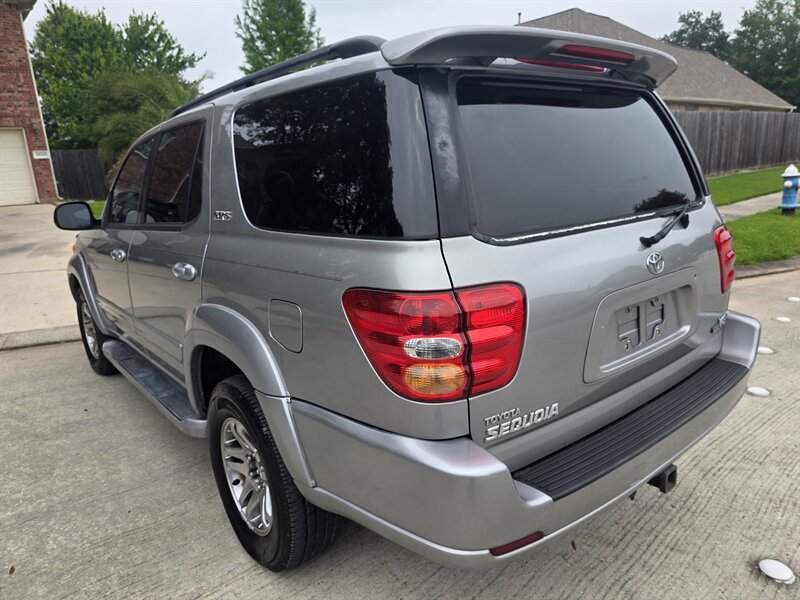 2004 Toyota Sequoia SR5