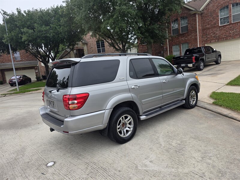 2004 Toyota Sequoia SR5