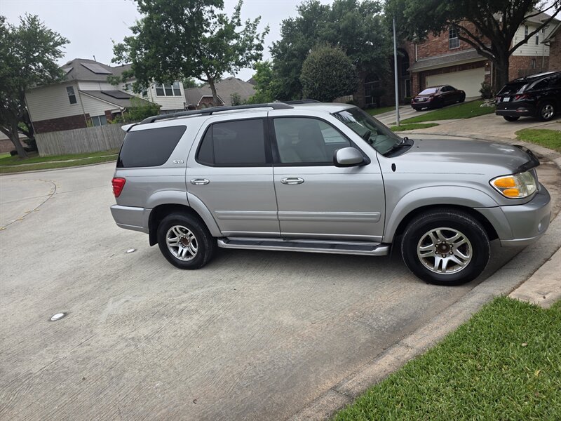2004 Toyota Sequoia SR5