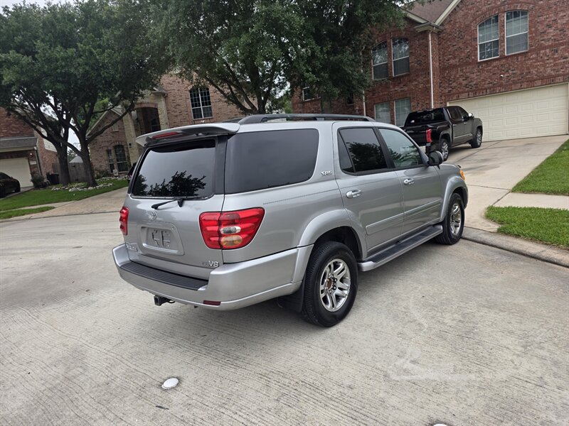 2004 Toyota Sequoia SR5