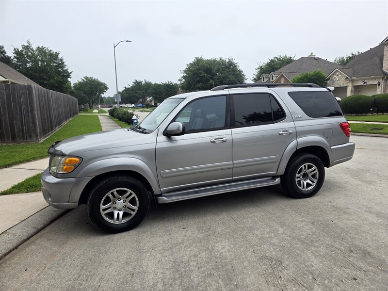2004 Toyota Sequoia SR5