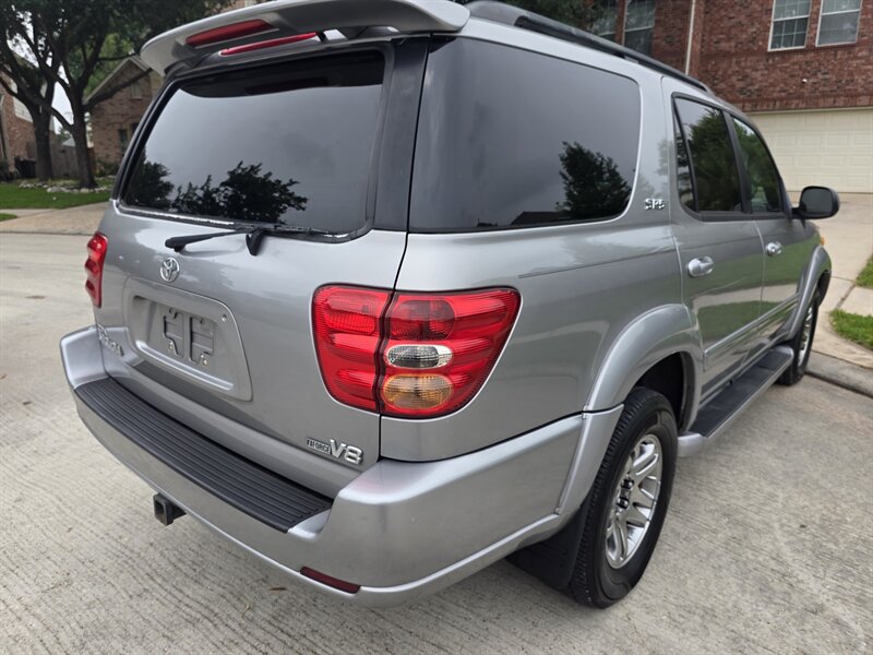 2004 Toyota Sequoia SR5