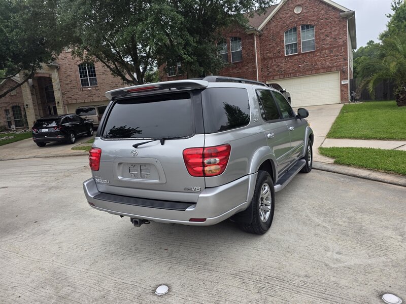 2004 Toyota Sequoia SR5