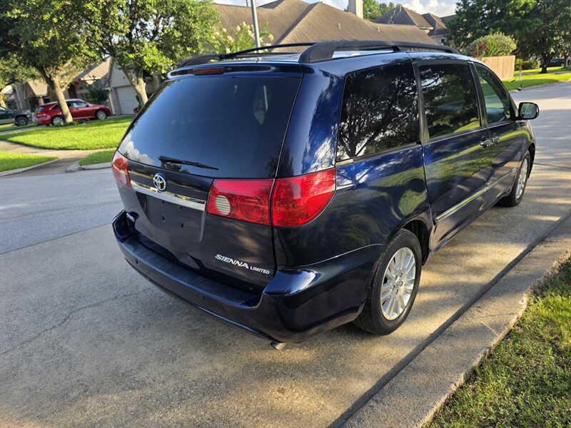 2007 Toyota Sienna XLE Limited 7-Passenger