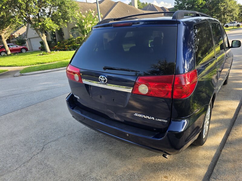 2007 Toyota Sienna XLE Limited 7-Passenger