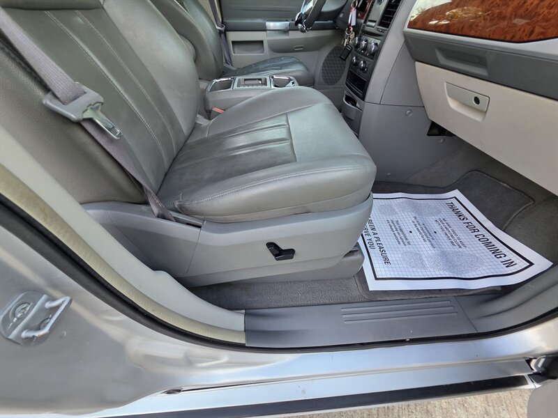 2008 Chrysler Town and Country Touring
