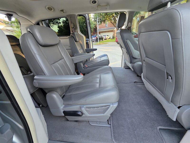 2008 Chrysler Town and Country Touring
