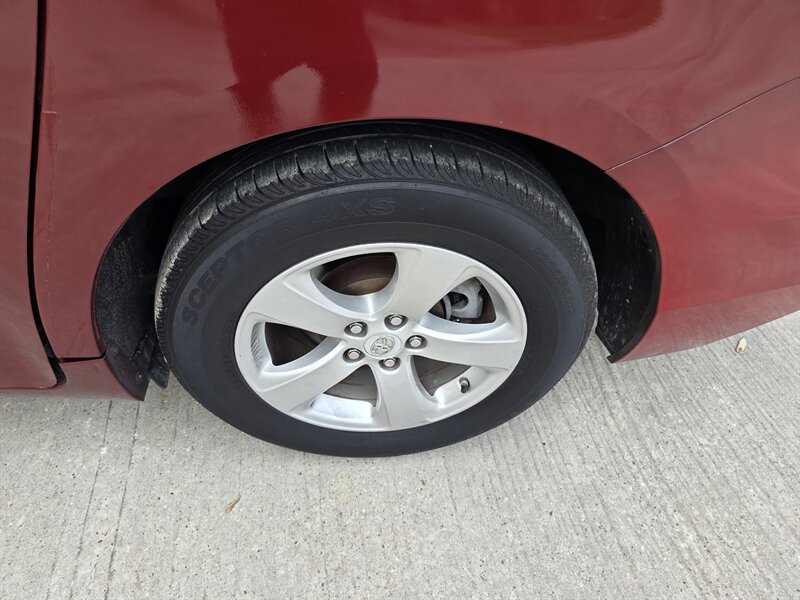 2013 Toyota Sienna LE 8-Passenger