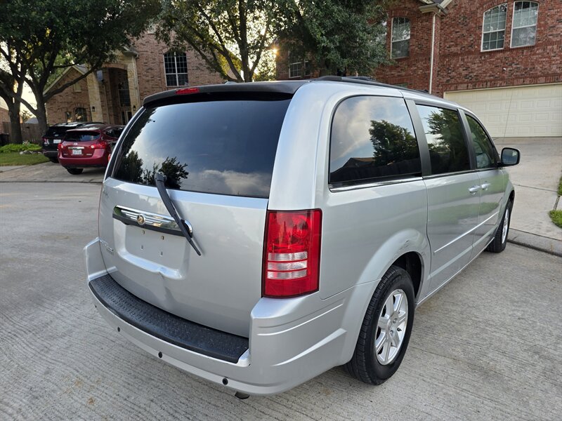2008 Chrysler Town and Country Touring