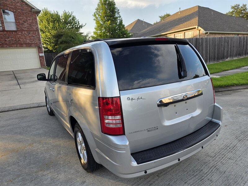 2008 Chrysler Town and Country Touring