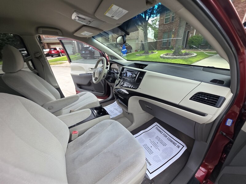 2013 Toyota Sienna LE 8-Passenger