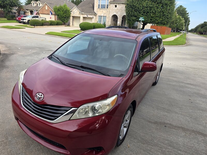 2013 Toyota Sienna LE 8-Passenger