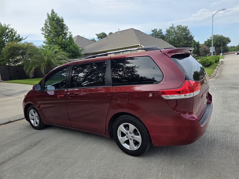 2013 Toyota Sienna LE 8-Passenger